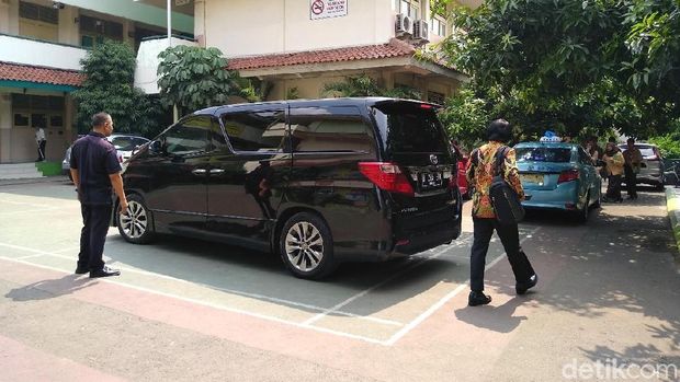 Kasus Guru Nelty, Kak Seto dan Ketua Bawaslu DKI Sambangi SMA 87