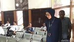 Bersepatu Gucci, Begini Gaya Steffy Burase di Praperadilan Irwandi