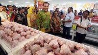 Tak hanya sebagai tempat berbelanja. Nantinya GORO juga menyediakan tempat berkuliner tepat di depan pelataran gedung. Dengan demikian, masyarakat bisa berkuliner sambil berbelanja. Produk kuliner yang akan disajikan di supermarket tersebut merupakan kuliner yang ada di bawah naungan PT Berkarya Makmur Sejahtera.