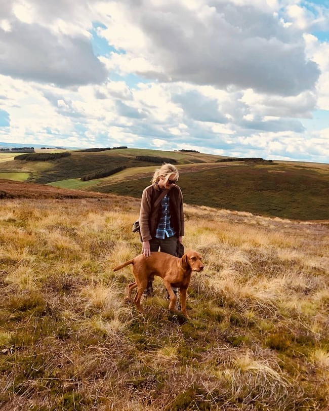 Aku dulu adalah seorang pelatih tennis dan tukang masuk. Keduanya bagus sebagai hobi tapi tidak memuaskan secara karier. Aku bisa melihat ada kesempatan untuk brand busana, jadi dua tahun lalu aku mencoba untuk membuatnya sendiri, kata Melissa kepada Express. Foto: Instagram @mistaminaofficial