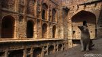 Melihat Salah Satu Sumur Bertingkat di New Delhi