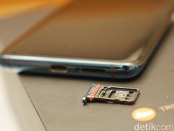Unboxing Huawei Mate 20 Pro yang Punya 3 Kamera Leica