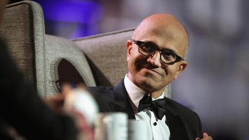 Sebelum di Microsoft, Satya Nadella memulai segalanya dari nol. Dia mengawali sepak terjangnya bekerja sebagai staf di Sun Microsystem. Nadella sempat kembali ke India, bekerja sebagai Komisi Perencanaan di bawah Perdana Menteri Manmohan Singh. Tim ini yang memberi masukan pada pemerintahan di berbagai sektor. Tahun 1992, ia diterima bekerja di Microsoft. Foto: Getty Images