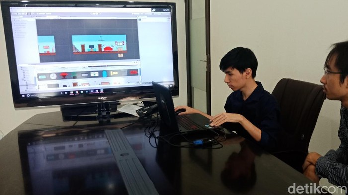 Mahasiswa Surabaya ini bikin game edukasi penanggulangan bencana (Foto: Intan Puspita Sari/detikINET) Mahasiswa Surabaya ini bikin game edukasi penanggulangan bencana (Foto: Intan Puspita Sari/detikINET)