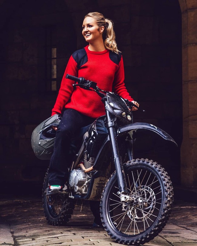 Punya brand busana, Lady Melissa tentu punya selera fashion yang cukup bagus. Ia sendiri mengaku lebih suka gaya yang agak tomboy dengan sentuhan feminin. Foto: Instagram @mistaminaofficial