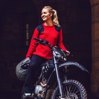 Punya brand busana, Lady Melissa tentu punya selera fashion yang cukup bagus. Ia sendiri mengaku lebih suka gaya yang agak tomboy dengan sentuhan feminin. Foto: Instagram @mistaminaofficial