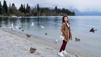 Tak lengkap berkunjung ke Selandia Baru tanpa mampir ke Danau Wakatipu yang jadi ikonnya. (Instagram/@mabel_goo)
