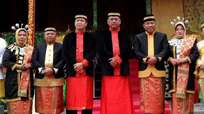 Gubernur dan Wagub Sulut Diberi Gelar Kehormatan Adat Bolmut
