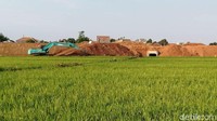 Seksi 3A mulai Bukir-Karangpandan dikerjakan PT Wijaya Karya, seksi 3B mulai Karangpandan-Ngopak dikerjakan PT Pembangunan Perumahan (PP), dan seksi 3C mulai Ngopak-Grati dikerjakan PT Adi Karya.