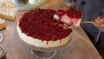 Nyam! Cantiknya Strawberry Cheesecake yang Manis Lembut
