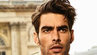 Jon Kortajarena merupakan model dan aktor tampan asal Spanyol. (kortajarenajon/Instagram)