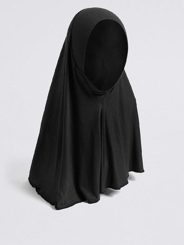 Marks & Spencer Jual Hijab Untuk Seragam Sekolah, Picu Kontroversi