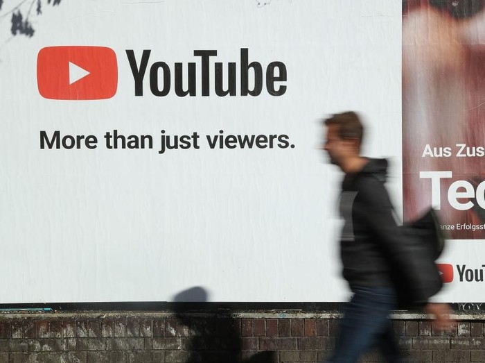 YouTube memperbarui kebijakan akibat tantangan macam Birdbox Challenge. (Foto: Sean Gallup/Getty Images) YouTube memperbarui kebijakan akibat tantangan macam Birdbox Challenge. (Foto: Sean Gallup/Getty Images)