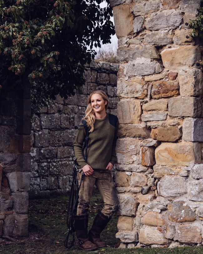 Melissa Percy adalah anak bungsu dari Ralph Percy, Duke of Northumberland. Istana Alnwink yang bergaya abad 11 tersebut diwariskan pada sang ayah ketika Melissa berusia delapan tahun. Foto: Instagram @mistaminaofficial