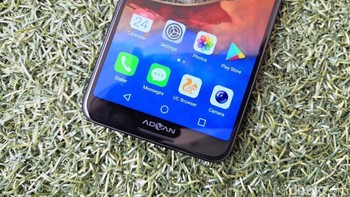 RAM-nya 4GB, dengan memori internal sebesar 64GB. Untuk baterainya, Advan G3 punya kapasitas 3.500 mAh yang dilengkapi dengan fitur fast charging. Sistem operasi smartphone ini adalah IDOS 7.32 yang berbasis Android Nougat. Advan G3 tersedia dalam dua pilihan warna, Black dan Blue. Foto: Fino Yurio Kristo