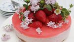 Nyam! Cantiknya Strawberry Cheesecake yang Manis Lembut