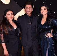 Ketiga bintang pemeran ini pun tampil pada perayaan 20 tahun film Kuch Kuch Hota Hai yang dihelat kemarin (16/10/2018). Baik Rani, Kajol, dan Shah Rukh Khan ketiganya kompak berbusana hitam. Foto: Dok. Sujit Jaiswal / AFP
