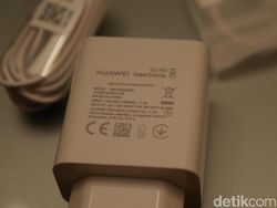 Unboxing Huawei Mate 20 Pro yang Punya 3 Kamera Leica