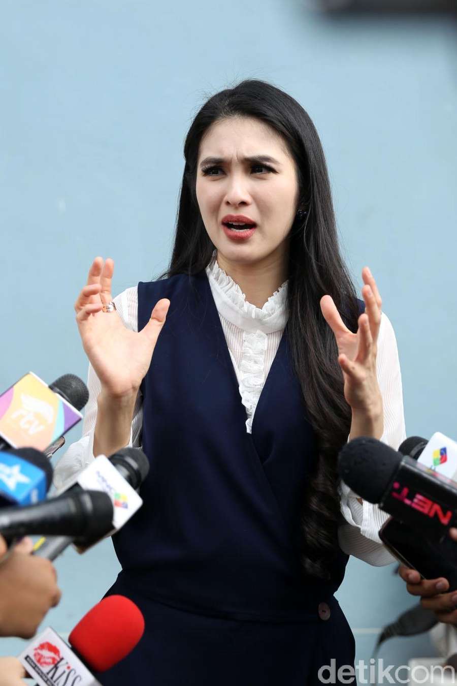 Sandra Dewi Cerita Anaknya Jadi Model dan Rencana Tambah 