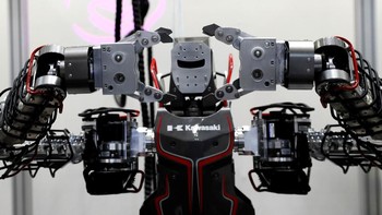 Pameran robot internasional ini pun memiliki 9 kategori yang dilombakan untuk mendapatkan hadiah menarik. Berbagai kategori itu diantaranya, bagian infrastruktur, tanggap bencana dan kegiatan darurat, pekerjaan rumah tangga, pekerjaan di toko-toko, pabrik, dan lokasi lainnya serta masih banyak lagi. Kyung-Hoon/Reuters.