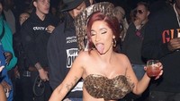 Penyanyi yang baru menang Grammy itu juga memiliki lagu-lagu yang sedikit nakal. Dok. Instagram/iamcardib