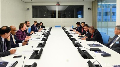 Menhan Dialog dengan Delegasi NATO