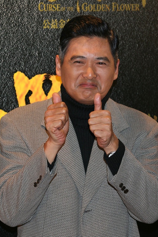 Aktor asal Hong Kong Chow Yun-Fat memiliki kekayaan lebih dari Rp 10 triliun. Tapi sehari-harinya, ia hidup sangat sederhana dengan membeli makanan di warung kaki lima dan pakai baju diskonan. Dikatakan bahwa bintang film Crouching Tiger Hidden Dragon ini hanya menghabiskan Rp 1,5 juta per bulan untuk kebutuhan pribadinya. Foto: MN Chan/Getty Images