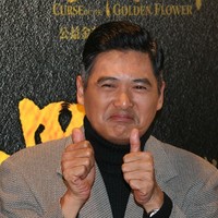 Aktor asal Hong Kong Chow Yun-Fat memiliki kekayaan lebih dari Rp 10 triliun. Tapi sehari-harinya, ia hidup sangat sederhana dengan membeli makanan di warung kaki lima dan pakai baju diskonan. Dikatakan bahwa bintang film Crouching Tiger Hidden Dragon ini hanya menghabiskan Rp 1,5 juta per bulan untuk kebutuhan pribadinya. Foto: MN Chan/Getty Images