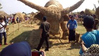 Traveler bisa melihat puluhan karya seni yang terbuat dari jerami padi (Akrom Hazami/detikTravel)