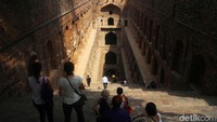 Sumur ini merupakan salah satu peninggalan arsitektur termegah dari masa lalu. Dilihat dari gaya arsitekturnya, kemungkinan besar Agrasen Ki Baoli dibangun pada masa Tughlaq.