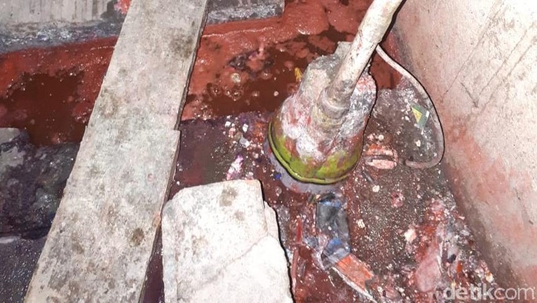 Air Merah Darah Diduga Sabotase, PDAM Solo akan Lapor Polisi Air Merah Darah Diduga Sabotase, PDAM Solo akan Lapor Polisi