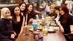 Cantiknya Olla Ramlan Saat Makan Bakmi Bareng Suami