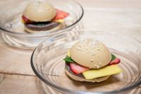 Di 10 Tempat Ini Ada Burger dengan Roti Unik dan Isian Lezat (1)