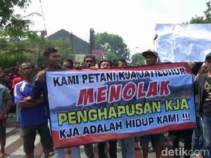 Petani Tolak Penghapusan Kolam Jaring Apung di Purwakarta