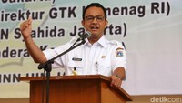 Anies memberikan sambutan.