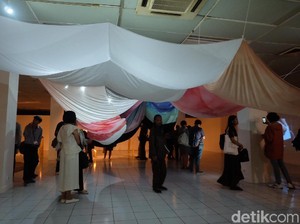 Fenomena di Balik Jilbab di Mata 6 Perupa Perempuan