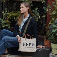 Ini Lauren Bush, wanita rupawan yang punya hati tak kalah cantik dari wajahnya. Cucu mantan presiden Amerika Serikat George H.W Bush itu punya yayasan amal. Foto: Instagram (@laurenblauren)