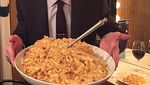 Makin Tampan, Ini Gaya Hugh Jackman Saat Makan Pizza dan Buat Pancake