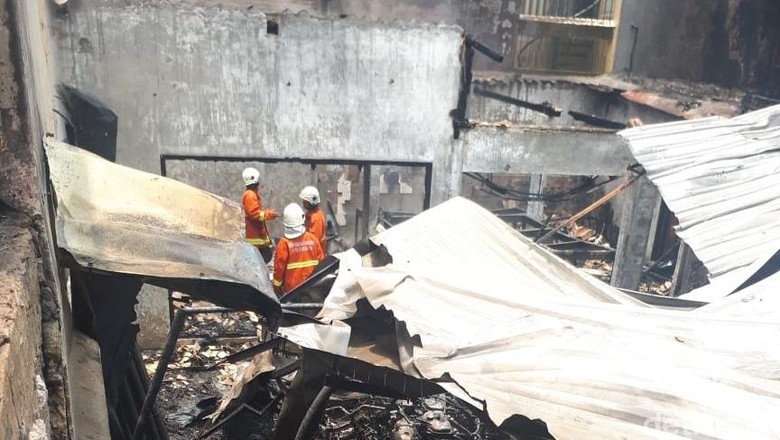Puluhan Motor Pelajar SMKN 1 Hangus Terbakar, Sempat Terdengar Ledakan Puluhan Motor Pelajar SMKN 1 Hangus Terbakar, Sempat Terdengar Ledakan