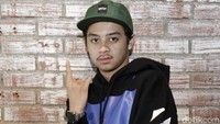 Ternyata Iqbaal tengah syuting film, sehingga tak bisa ambil bagian dalam konser tunggal Bastian Steel yang akan digelar pada 28 Oktober nanti. Pool/Palevi S/detikFoto.