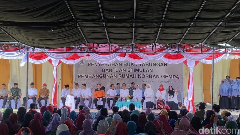 Jokowi Bicara Rumah Tahan Gempa: Kita Tinggal di Ring of Fire Jokowi Bicara Rumah Tahan Gempa: Kita Tinggal di Ring of Fire