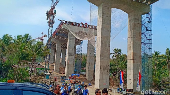 PT Jasamarga Solo Ngawi saat ini telah mengebut pekerjaan proyek jembatan yang dirancang khusus tahan gempa. Tak tanggung-tanggung, jembatan yang di sub kan pengerjaannya ke PT. Waskita Karya memiliki kekuatan penuh tahan gempa hingga seribu tahun.