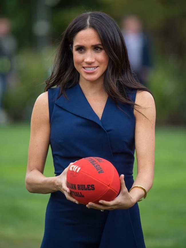 Meghan Markle dan Pangeran Harry tengah berada di Melbourne dalam rangka tur internasional perdana mereka ke benua Australia dan sekitarnya. Pada hari ketiga kunjungan tersebut, Kamis (18/10/2018), pasangan ini bertemu dengan komunitas This Girl Can yang mengampanyekan gaya hidup aktif bagi perempuan muda. Meghan bahkan sempat unjuk kebolehan bermain rugby. (Foto: Getty Images)