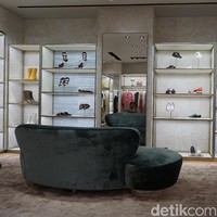 Butik berada di lantai satu pusat belanja yang berlokasi di kawasan Bundaran Hotel Indonesia, Jakarta Pusat. Butik Fendi lainnya di Indonesia berlokasi di Plaza Senayan, Jakarta. (Foto: Daniel Ngantung/Wolipop)