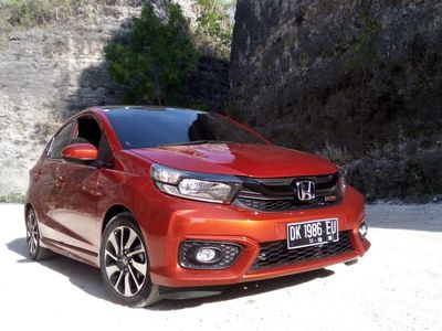 Menjajal Si Imut Honda Brio