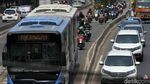 Aksi Pemotor Nakal Hindari Macet di Daan Mogot