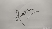 Tanda tangan yang ditulis melengkung atau naik ke atas menunjukkan ambisi dan kecenderungan untuk menyikapi masa depan. Foto: detikHealth