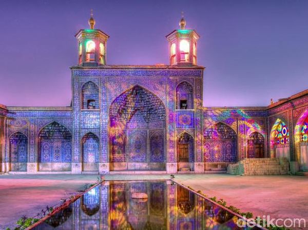 Berkunjung ke Salah Satu Masjid Terindah di Dunia