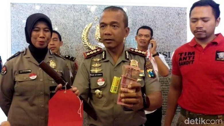 Satu Tersangka Judi di Tempat Karaoke Anggota DPRD Bangkalan Satu Tersangka Judi di Tempat Karaoke Anggota DPRD Bangkalan
