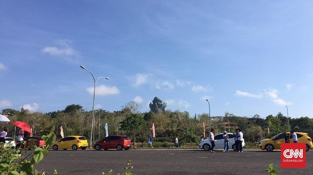 Rombongan Honda Brio berada di kawasan GWK, Bali.